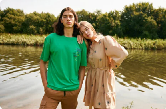 الجينز في قلب الموضة اليومية: كيف يختار العملاء القطعة المثالية لكل مناسبة